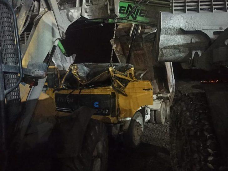 Bartın'da demir çelik fabrikasında üzerine vinç devrilen kamyonun sürücüsü öldü G3