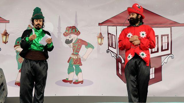 Karagöz ve Hacivat oyunuyla kırsalda yaşayan çocuklara Kovid-19 tedbirleri anlatılıyor