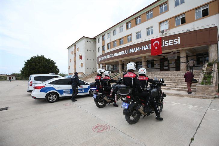 Hatay'da lise öğrencileri "Kavga var" diye okula çağırdıkları ekiplerin Polis Haftası'nı kutladı G1