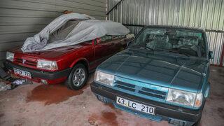 Böylesi görülmedi! 'Boyasına taş değer' diye iki otomobilini trafiğe çıkarmıyor