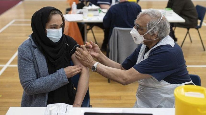 İslam alimlerinden 'aşı orucu bozmaz' tavsiyesi!