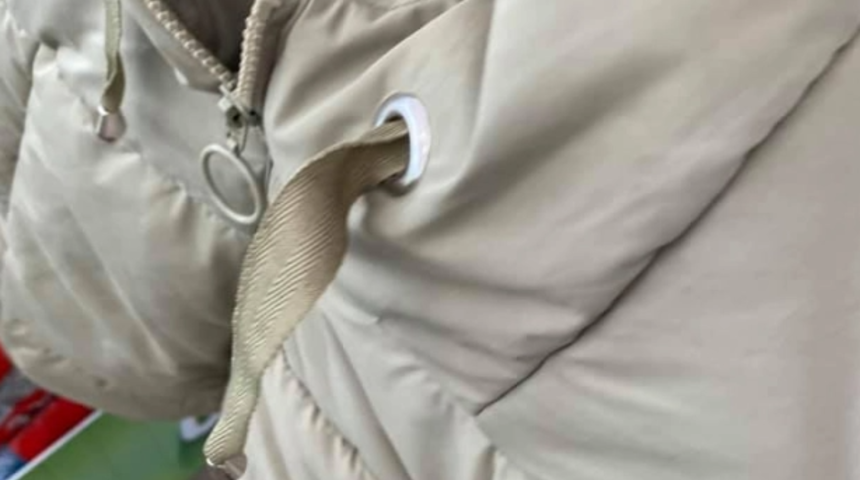 Aldığı kıyafetin içinden takma diş çıktı! ''Kaybeden varsa beni bulsun''