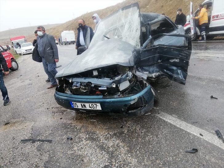 Tokat'ta 3 aracın karıştığı trafik kazasında bir kişi öldü, iki kişi yaralandı G1