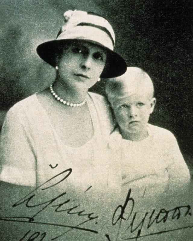 Prens Philip'in annesi Prenses Alice, Kraliçe Victora'nın büyük büyük torunuydu.