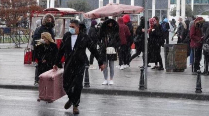 İstanbul'da nisan ayında kar sürprizi! Şaşkına çeviren görüntüler