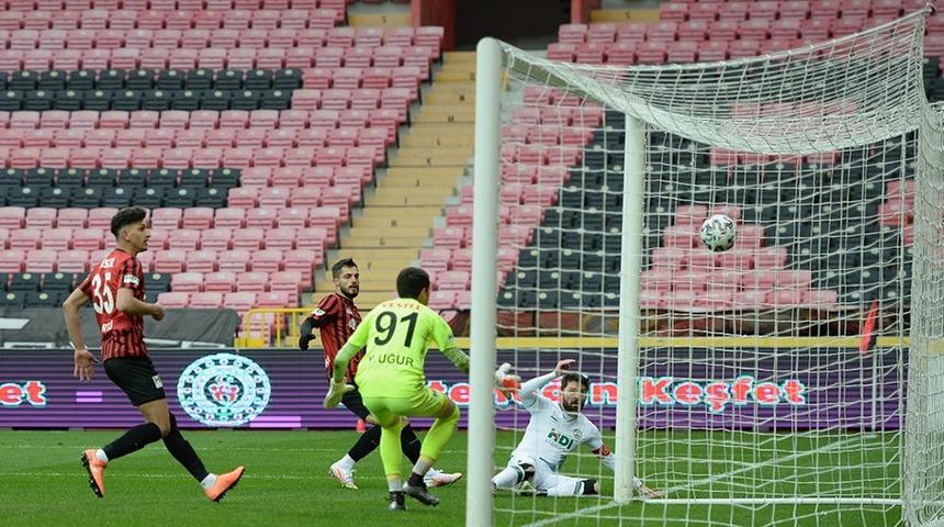 Lider Giresunspor, Eskişehirspor'u 5 golle geçti