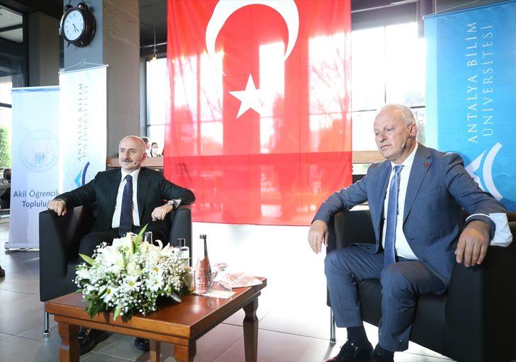 Ulaştırma ve Altyapı Bakanı Karaismailoğlu, Antalya'da üniversite öğrencileriyle bir araya geldi G2