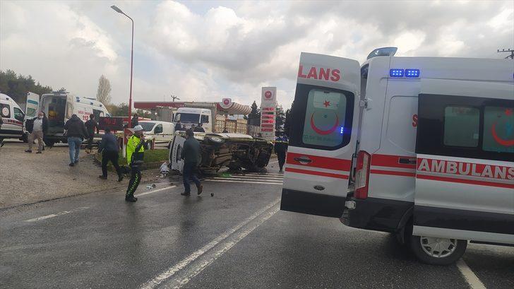 Sakarya'da panelvan ile otomobil çarpıştı: 5 yaralı G1