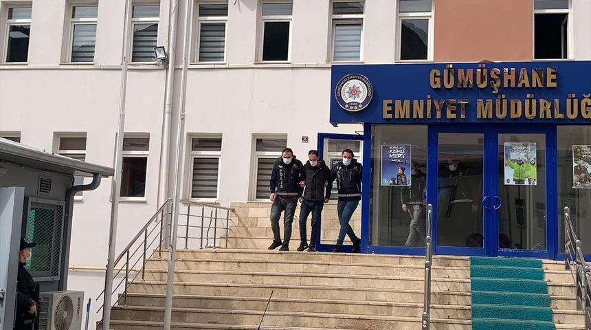 G&Uuml;NCELLEME - G&uuml;m&uuml;şhane'deki uyuşturucu operasyonunda yakalanan 2 ş&uuml;pheliden biri tutuklandı