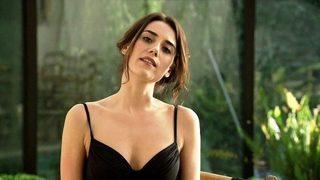 Cansu Dere’den Muhteşem Yüzyıl bombardımanı