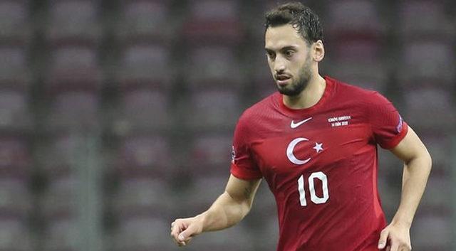Milan'da Hakan Çalhanoğlu imzalıyor