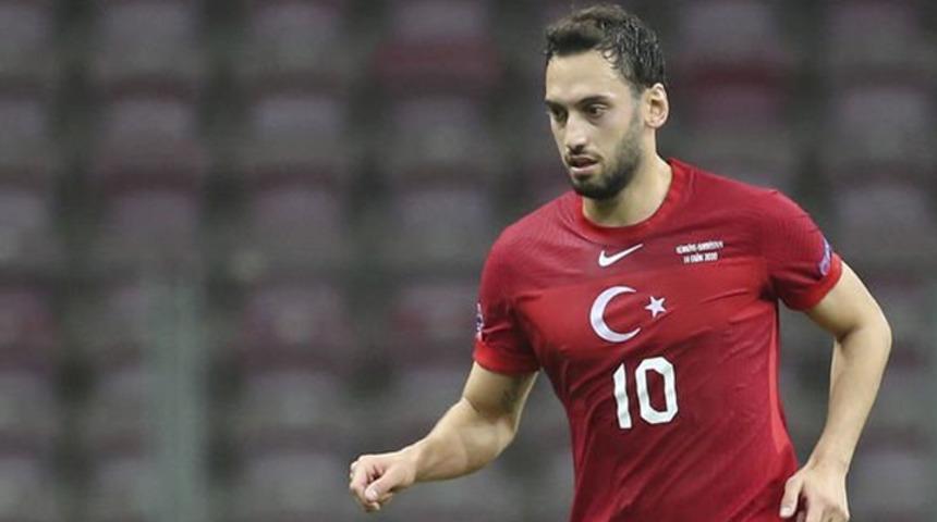 Milan'da Hakan Çalhanoğlu imzalıyor