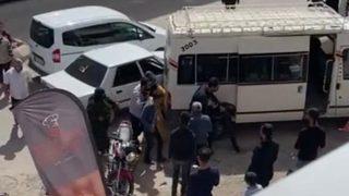 Sivil polis olduğu iddia edilen kişi, 'yol verme' tartışmasında 2 kişiyi darbetti! O anlar kamerada