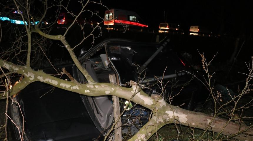 TEM’de feci kaza! Kontrolden çıkan cip su kanalına uçtu, şoför hayatını kaybetti