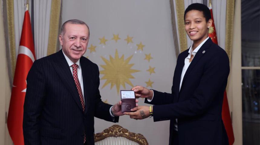 Fenerbahçeli voleybolcu Vargas, Türk vatandaşlığına geçti