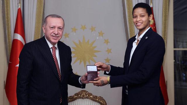 Fenerbahçeli voleybolcu Vargas, Türk vatandaşlığına geçti