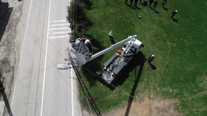 Tekirdağ'da leyleklerin akıma kapılmaması için elektrik direklerine özel platformlar kuruluyor G2