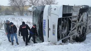 Konya'da 2 tur otobüsü devrildi! Ölü ve çok sayıda yaralı var 
