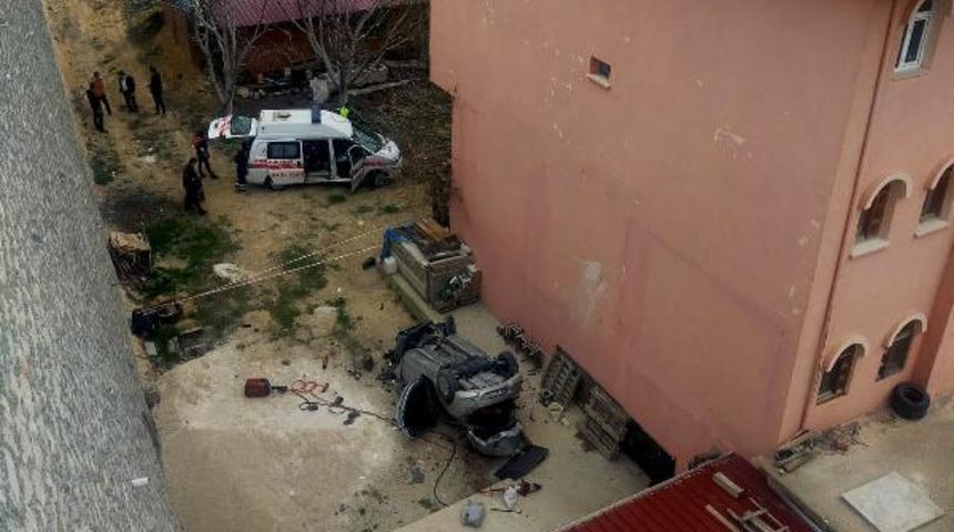 Kahreden olay! Otomobiliyle 15 metreden uçtu