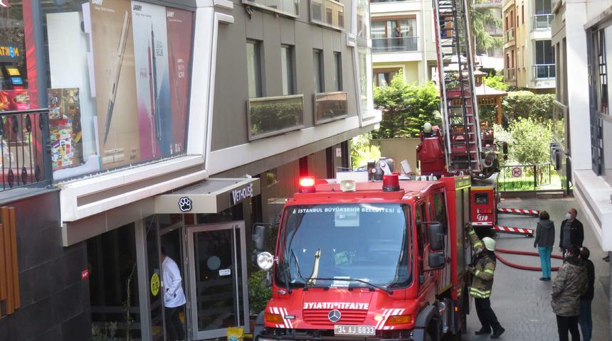 Kadıköy'de korkutan yangın: 1'i ağır 3 yaralı