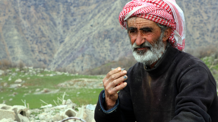 Bir el radyoları var, maske nedir bilmiyorlar! Koronavir&uuml;s en son korktukları şey