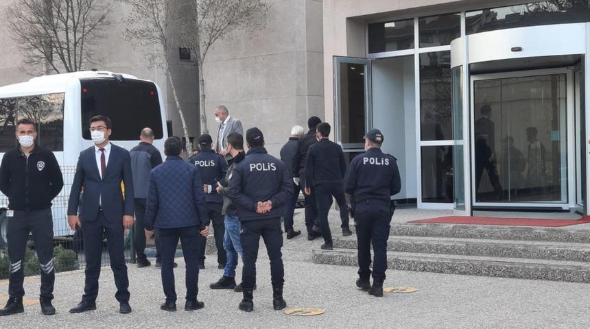 'Montr&ouml; Bildirisi' soruşturmasında emekli amiraller g&ouml;zaltı s&uuml;relerinin uzatılmamasını talep etti