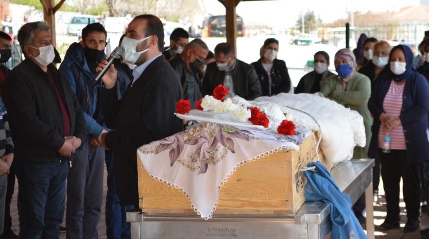 Vahşice katledilen 17 yaşındaki Emine, son yolculuğuna uğurlandı