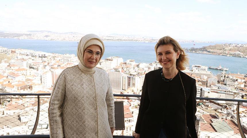 Emine Erdoğan, Ukrayna Devlet Başkanı Zelenskiy'nin eşi Olena Zelenska ile Galata Kulesi'ni ziyaret etti