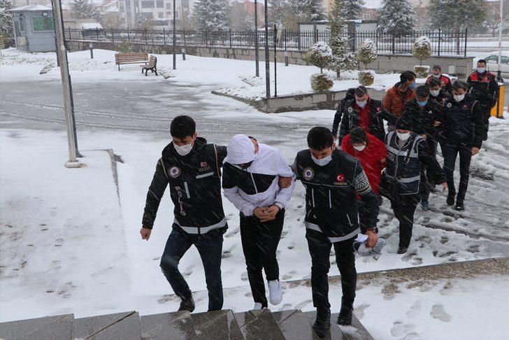 Karaman merkezli uyuşturucu operasyonunda yakalanan 35 şüpheliden 7'si tutuklandı G2