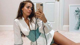 Koronavir&uuml;s aşısı oldu! Eleştiri yağdı