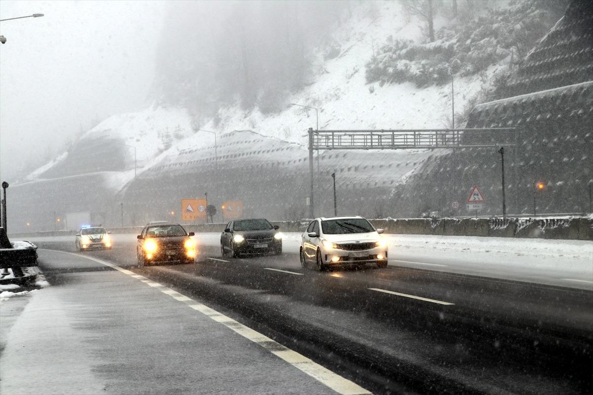 Bolu Dağı'nda kar kalınlığı 20 santimetreye ulaştı
