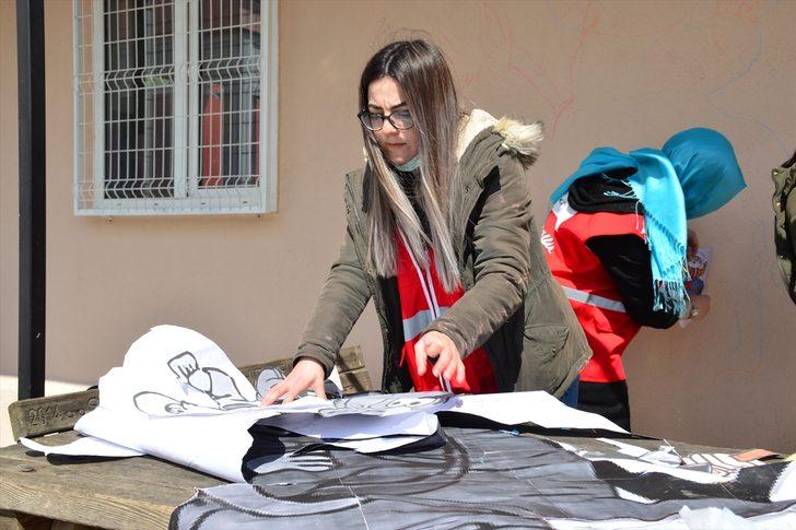 Türk Kızılay gönüllüleri, Sakarya'da okul duvarlarını boyadı G1