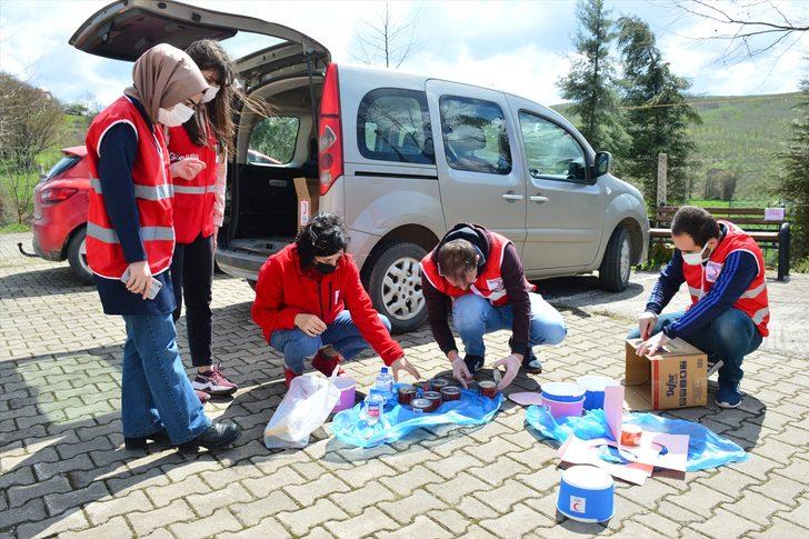 Türk Kızılay gönüllüleri, Sakarya'da okul duvarlarını boyadı G2