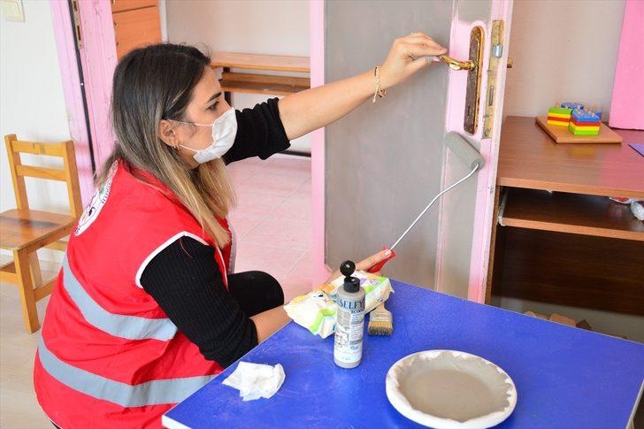 Türk Kızılay gönüllüleri, Sakarya'da okul duvarlarını boyadı G4