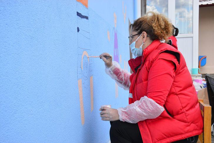 Türk Kızılay gönüllüleri, Sakarya'da okul duvarlarını boyadı G5