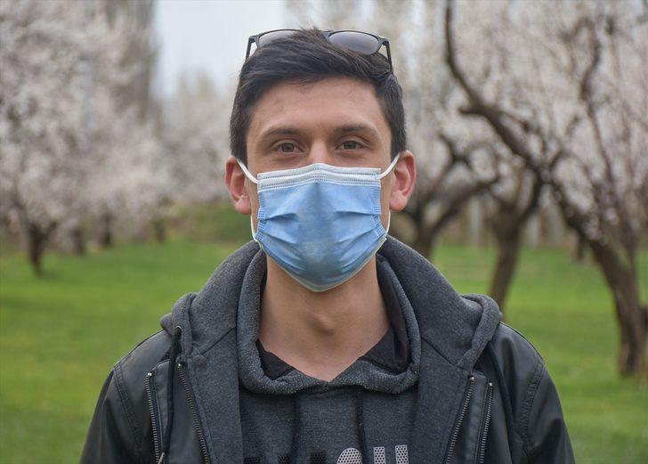 Kars'ta çiçek açan kayısı ağaçları görsel şölen sunuyor G4