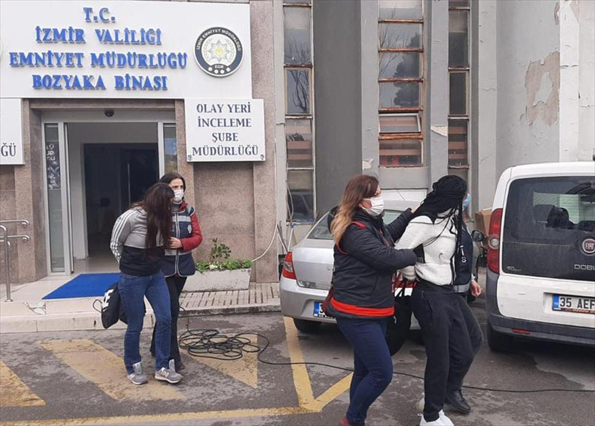 İzmir'den telefonla arayarak Alman vatandaşlarını dolandırdığı iddia edilen iki ş&uuml;pheli tutuklandı