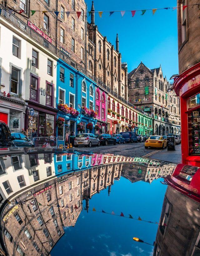 Edinburgh'daki Victoria Sokağı'nın bir aracın tavanından yansıdığı fotoğraf kent fotoğrafçılığı kategorisinde birinci oldu