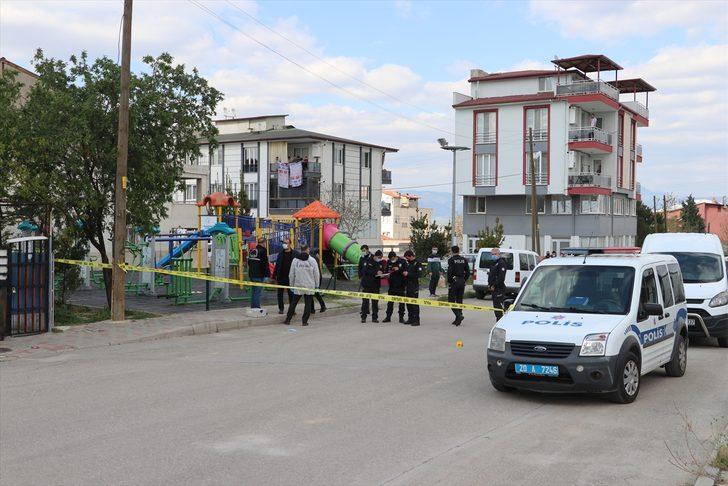 Denizli'de parkta rastgele ateş açan saldırganın önüne çocuklar zarar görmesin diye geçen vatandaş yaralandı G1