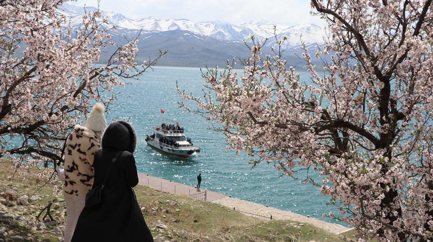 Baharda hormon değişimi aşık ediyor 