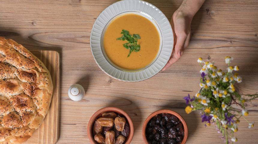 Ramazanda sağlıklı iftar tabağı için öneriler! Kan şekerini hızlı yükselten besinlere dikkat
