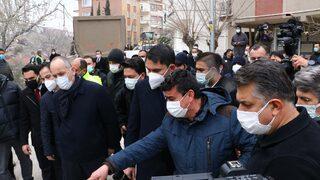 Yıkımı süren binada kızının çeyizini görünce gözyaşı döktü