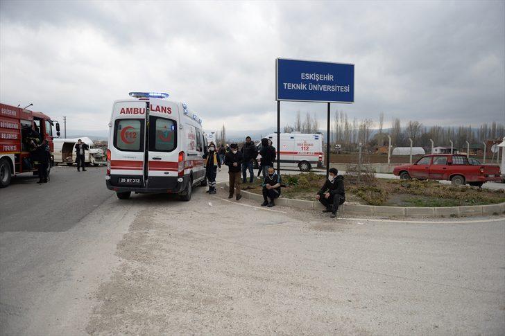 Eskişehir'de minibüs ile kamyonet çarpıştı: 7 yaralı G1