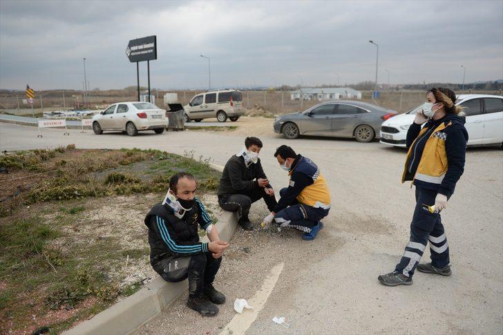 Eskişehir'de minibüs ile kamyonet çarpıştı: 7 yaralı G3