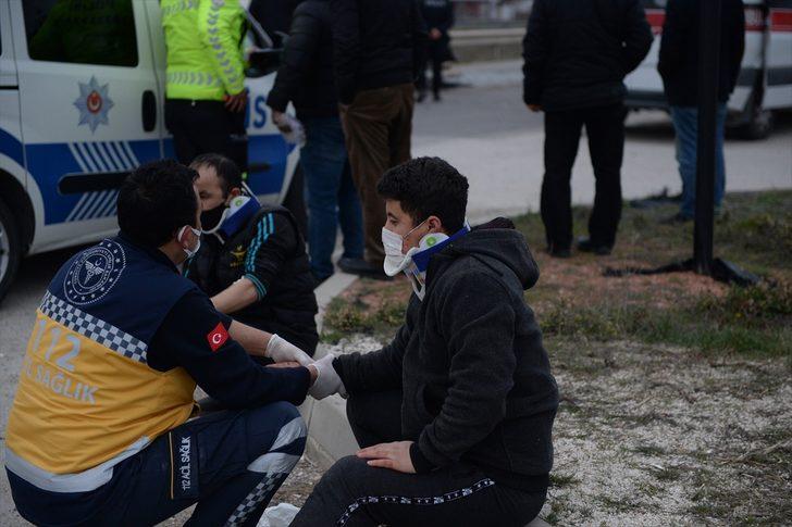 Eskişehir'de minibüs ile kamyonet çarpıştı: 7 yaralı G5