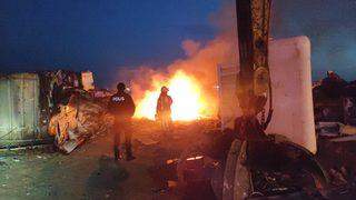 Zeytinburnu'nda karaya oturan gemide çalışma sırasında yangın çıktı