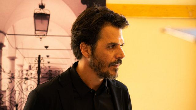 Mehmet Günsür, İtalyan dizisinde orkestra şefi rolünde! Rai TV'de yayınlandı