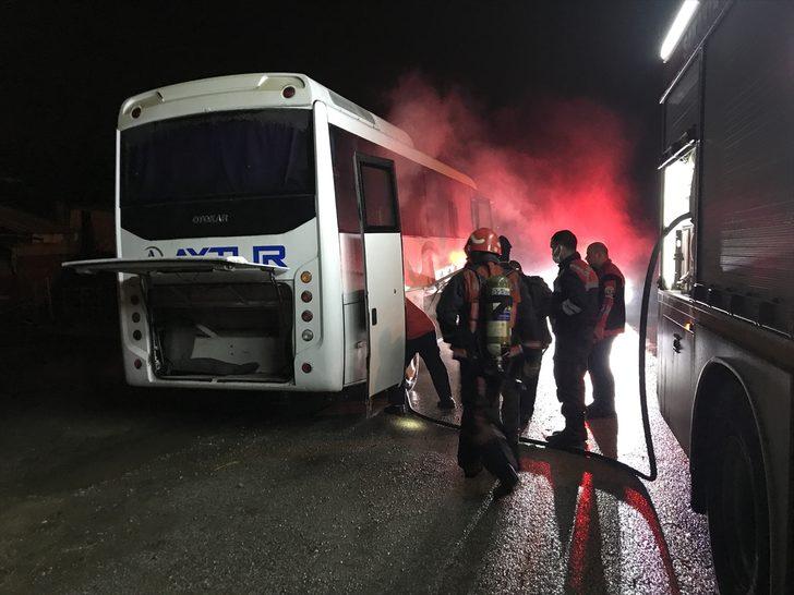 Sakarya'da personel servis aracında çıkan yangın söndürüldü G3