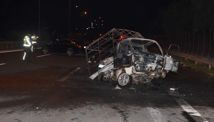İzmir'de korkunç kaza! Sürücü camdan fırladı, araç alev alev yandı