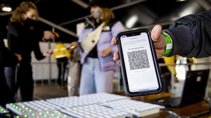 Yeni koronavir&uuml;s araştırması: Tiyatrolar sosyal mesafe olmadan a&ccedil;ılabilir!